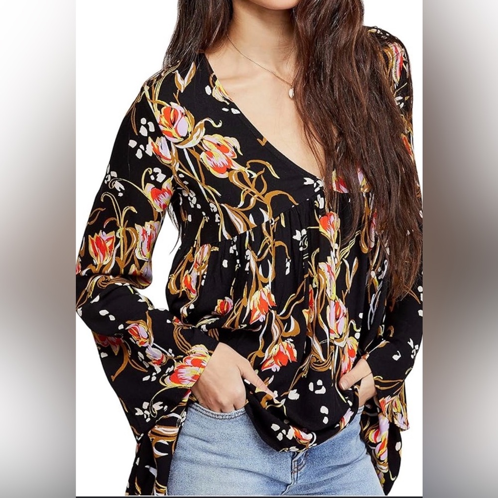 Free People Bell Flowy Boho Bell Sleeve V-Neck Floral Print Tunic Top.